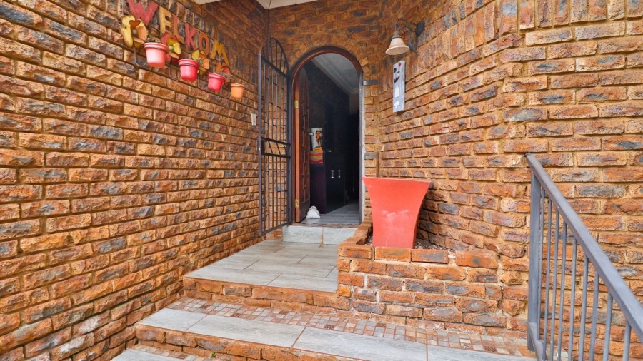 5 Bedroom Property for Sale in Cashan North West